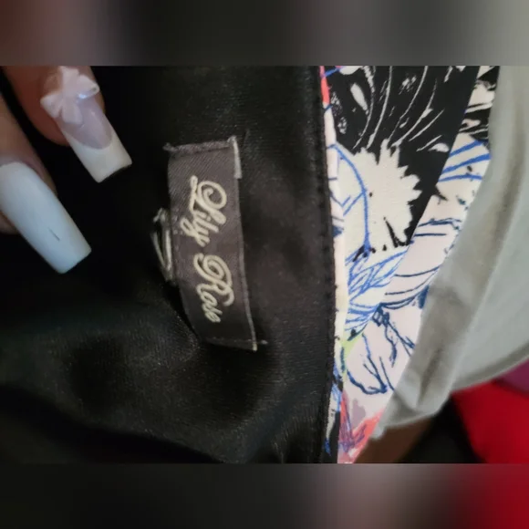 Lily Rose Black and White Floral Dress. Size Medium - Picture 7 of 7